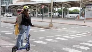 ¡Atención, usuarios de patinetes!: las normas que tienes que cumplir 'sí o sí' en Castelló