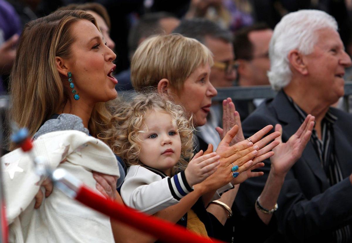 Blake Lively y James, orgullosas de Ryan Reynolds