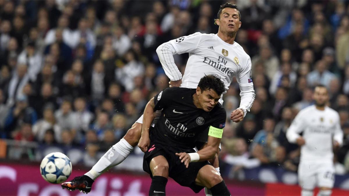 Thiago Silva y Cristiano Ronaldo en un partido entre PSG y Real Madrid de la Champions 2015/16