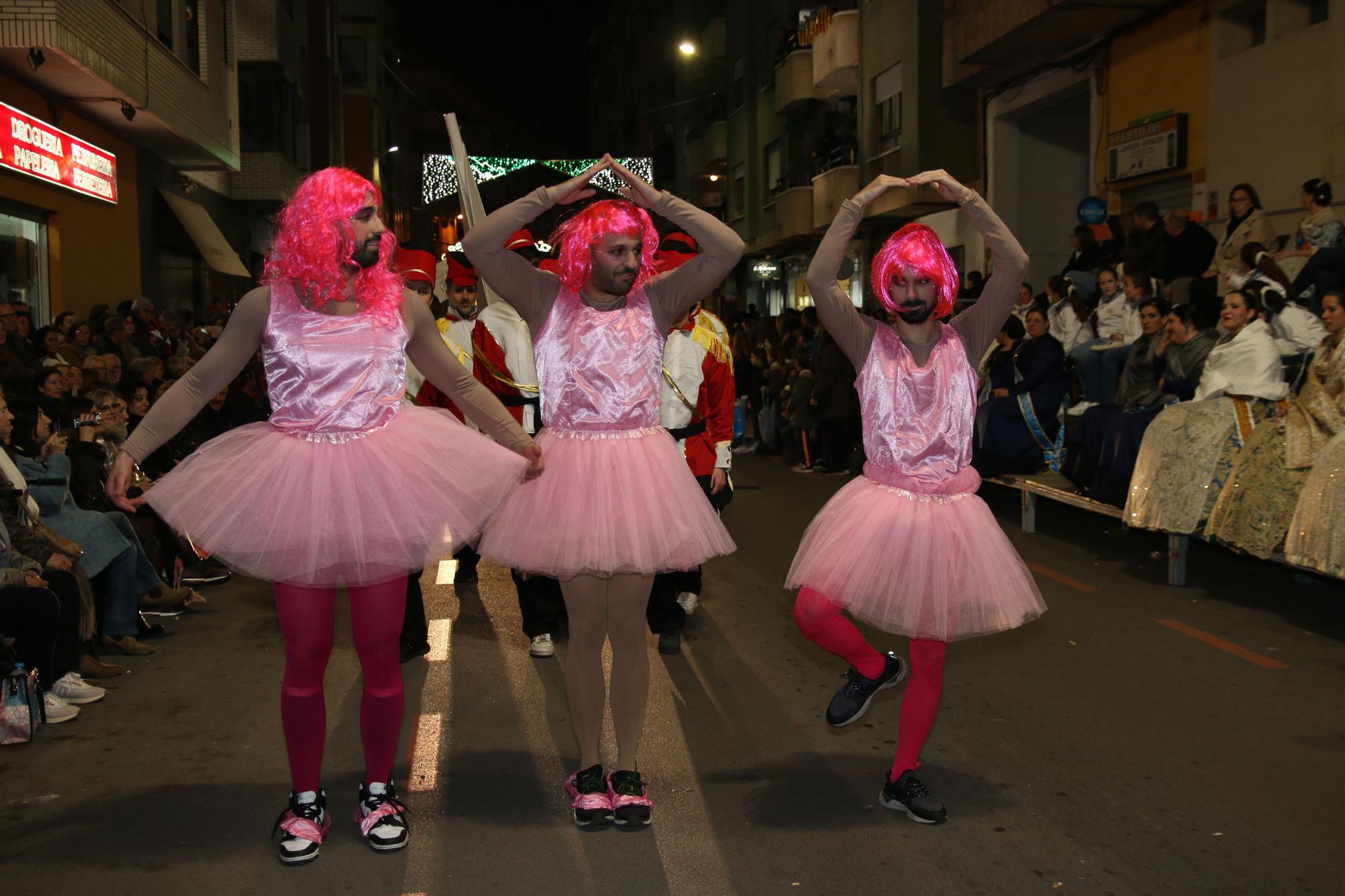 FOTOGALERÍA I La cabalgata del Ninot de Burriana, en imágenes