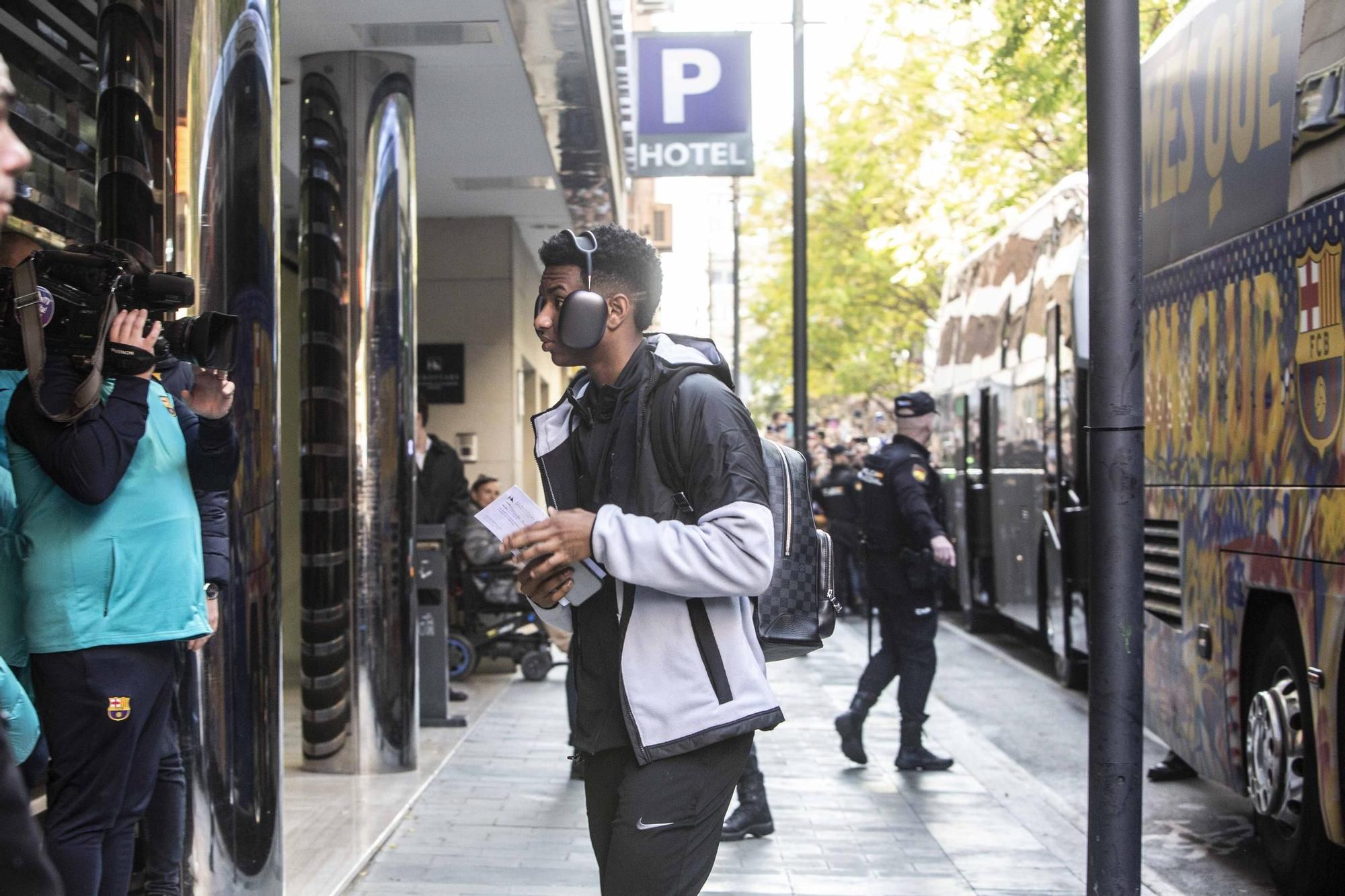 Gran expectación en Alicante por la llegada del Barça