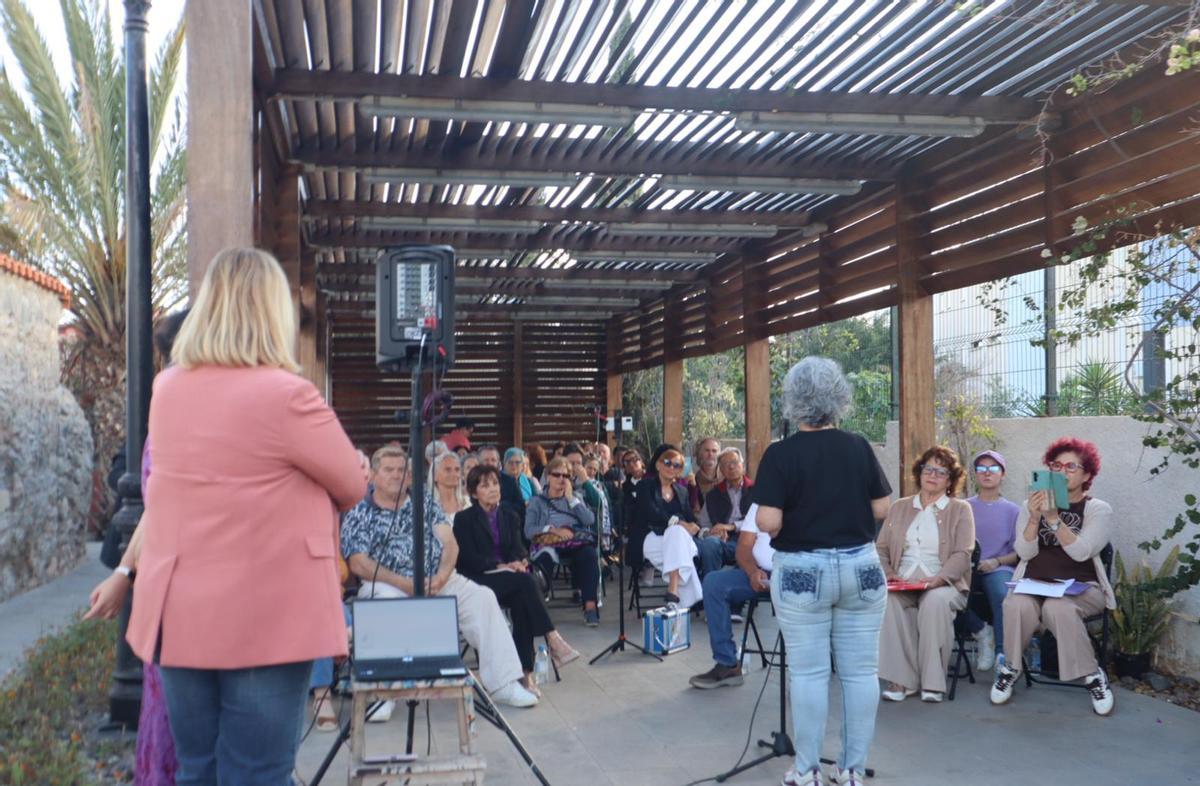 Saturninita acogió el II Encuentro de Poesía Maspalomas Faro de Versos Saturninita acogió el II Encuentro de Poesía Maspalomas Faro de Versos