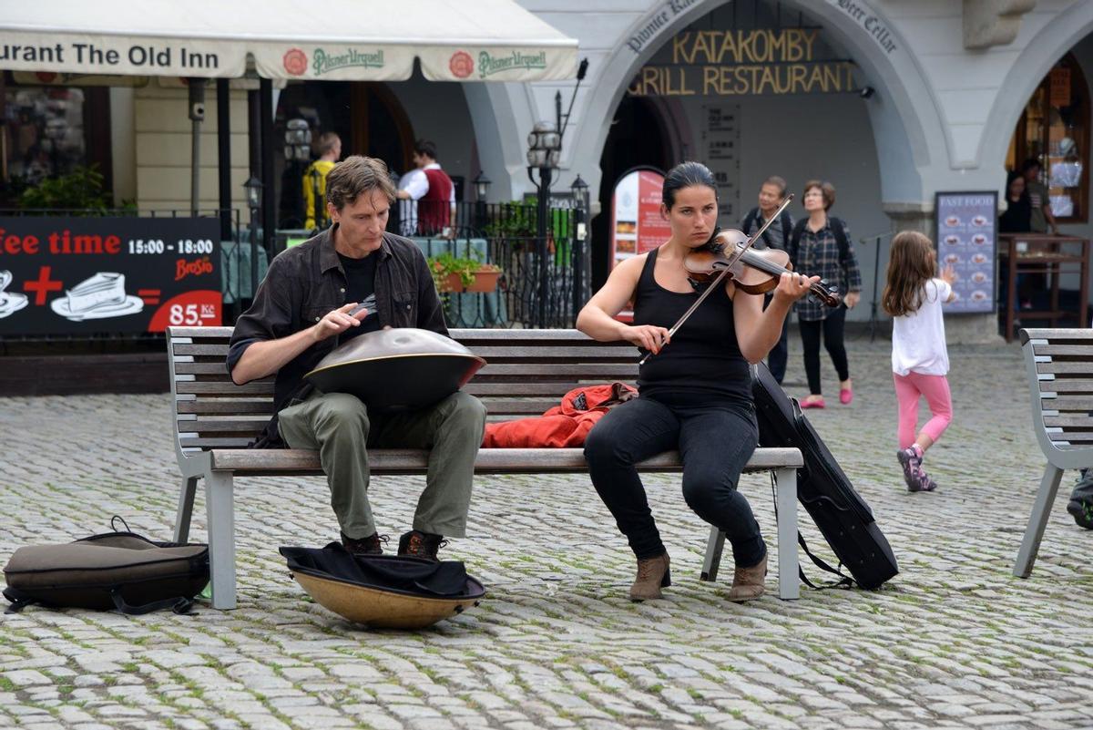 Músico en la Plaza Mayor de Ceský Krumlov