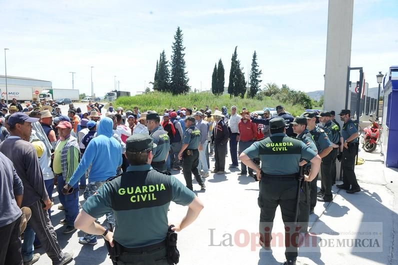 Protesta hortofrutícola en una empresa de El Raal