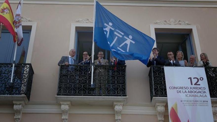 Imagen del izado de la bandera.