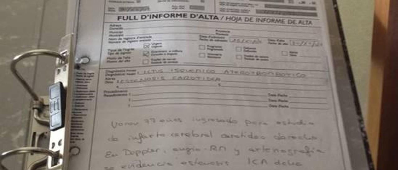 Uno de los despachos abandonados del centro hospitalario de Campanar.