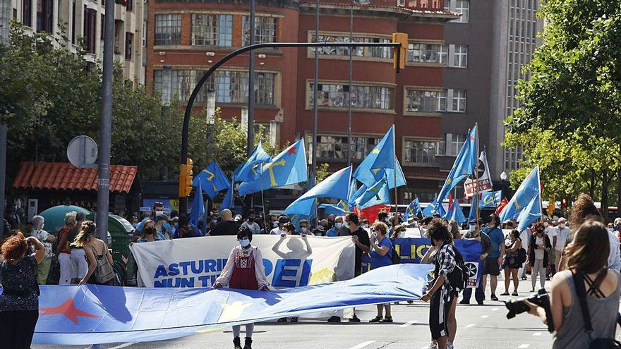 Manifestación antimonárquica del colectivo &quot;Asturies nun tien rei&quot;