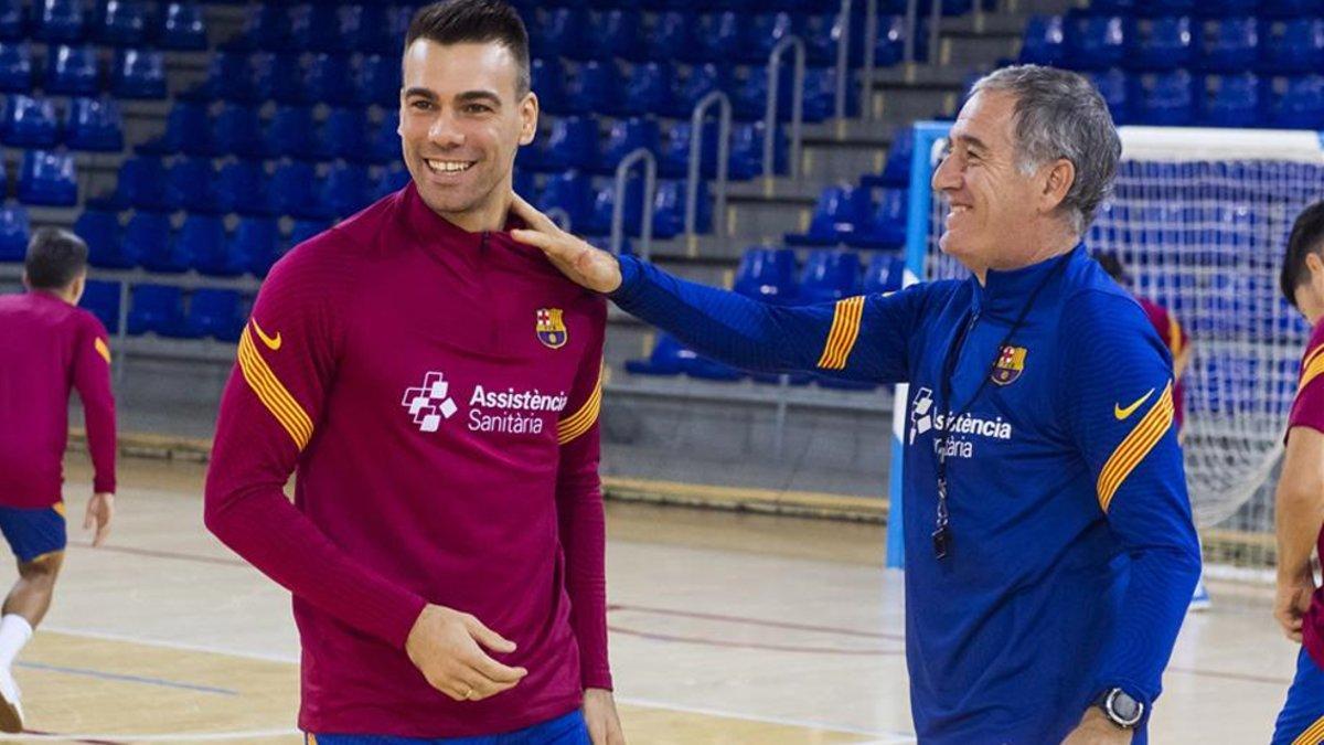 Sergio Lozano, sonriendo en un entrenamiento con Andreu Plaza