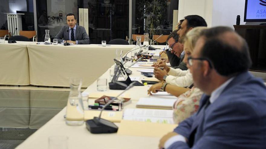 Los presupuestos de 2026 bajan a la letra pequeña tras super