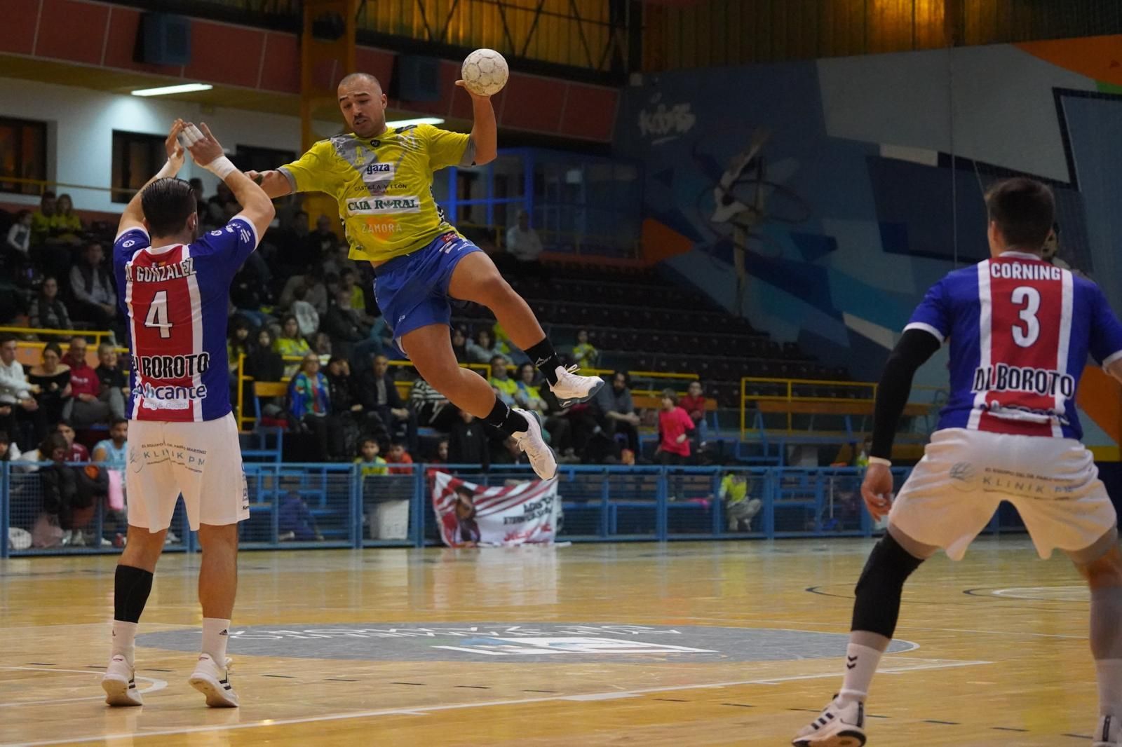 GALERÍAI | Las mejores imágenes del encuentro entre el Balonmano Zamora y el CD Agustinos