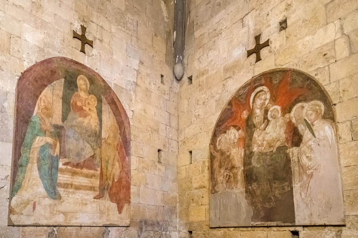 Impresionantes frescos en la abadía de San Salvatore y San Cirino, en Monteriggioni.