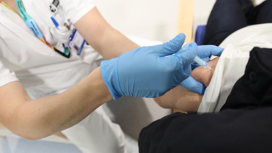 Por lo tanto, el calendario de vacunación se mantiene incluso después de los cierres de Janssen.