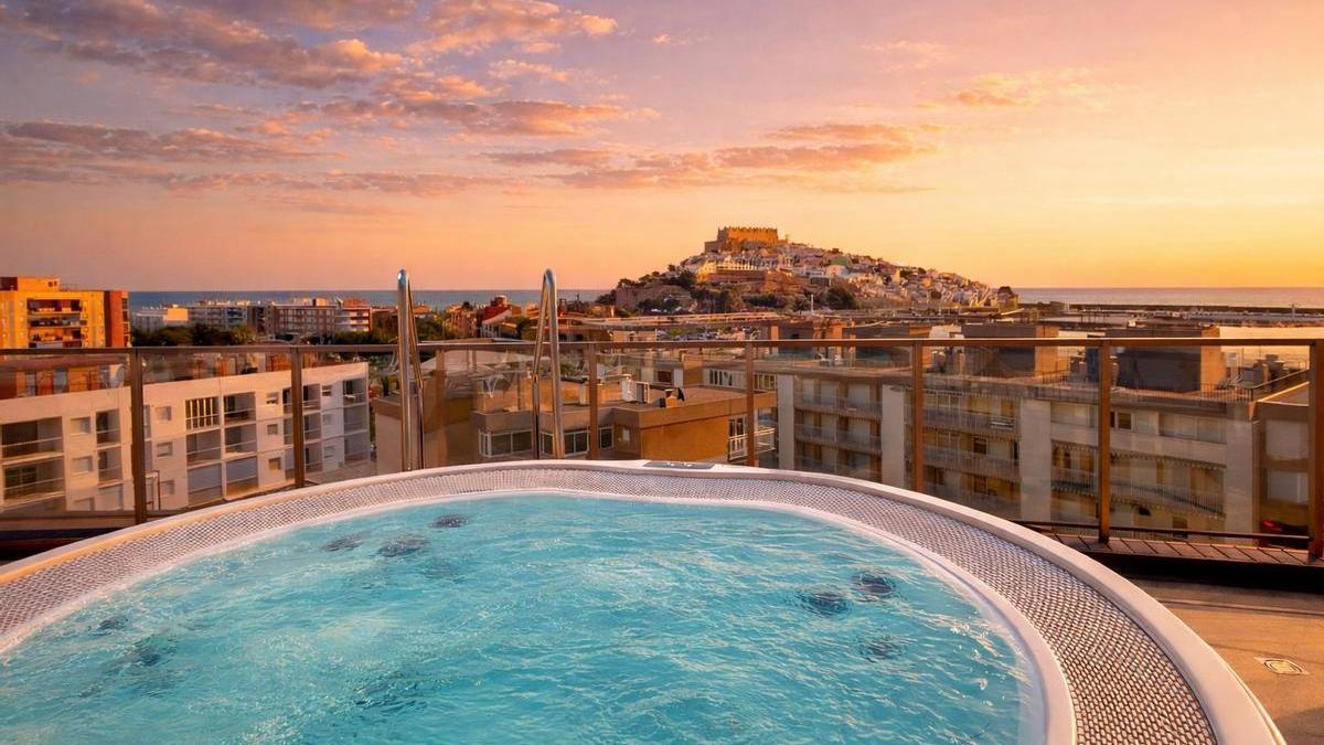 El hotell Palladium de Peñíscola presenta una terraza completamente renovada.