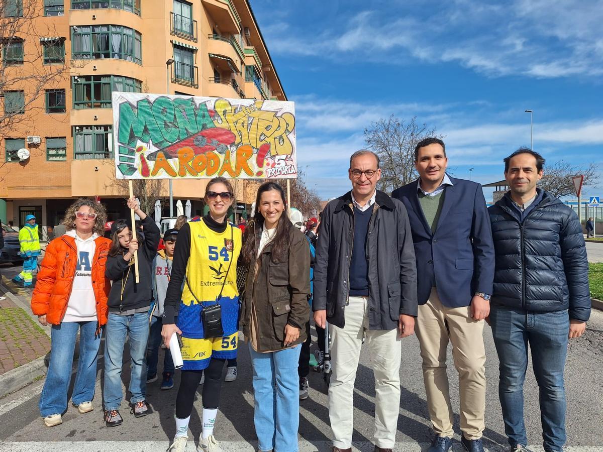 El alcalde de Cáceres en el Carnaval Inclusivo del Colegio María Auxiliadora, en 2025.