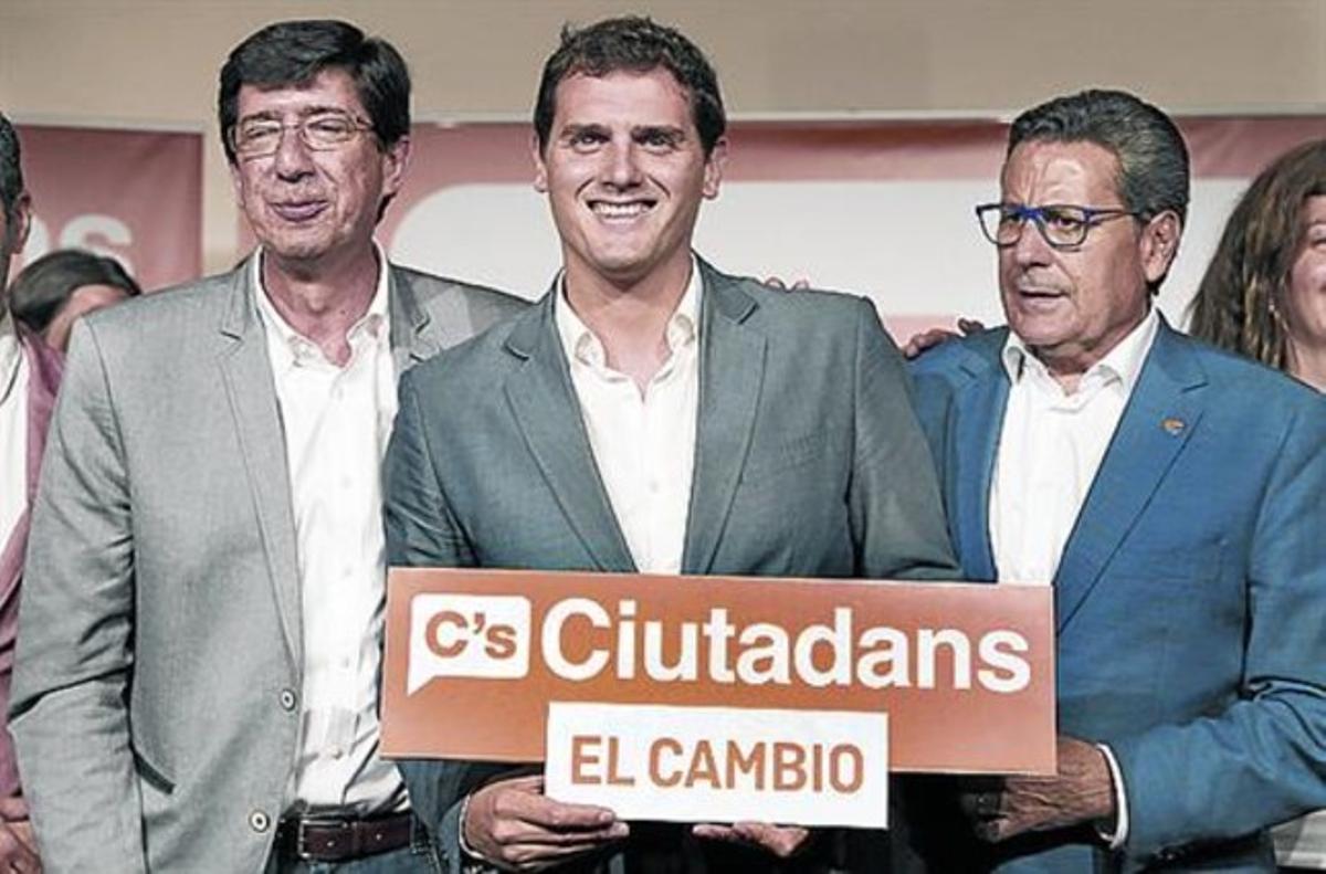 Míting 8 Marín, Rivera i l’alcaldable a l’Hospitalet, Miguel García. Míting 8 Marín, Rivera i l’alcaldable a l’Hospitalet, Miguel García.