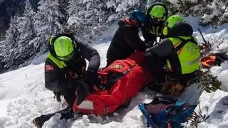 Herida crítica una persona arrastrada por un alud de nieve en Queralbs