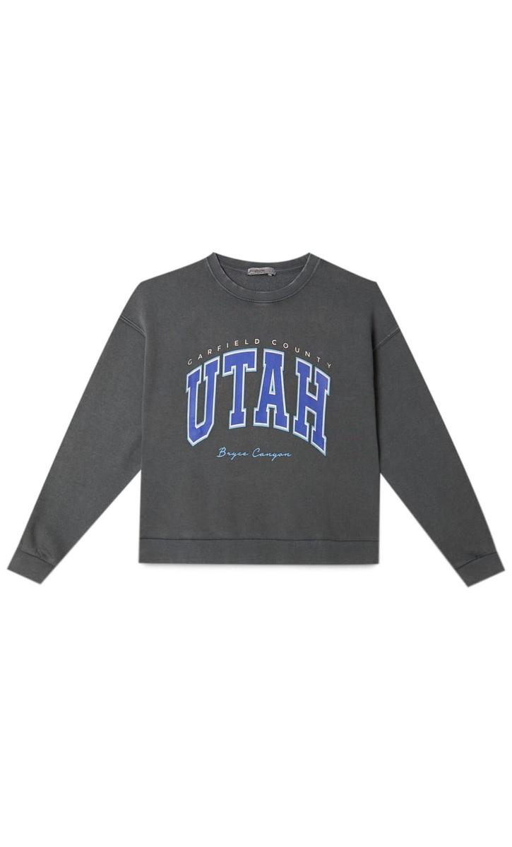 Sudadera print acid wash de Utah de Stradivarius. (Precio: 19,99 euros)