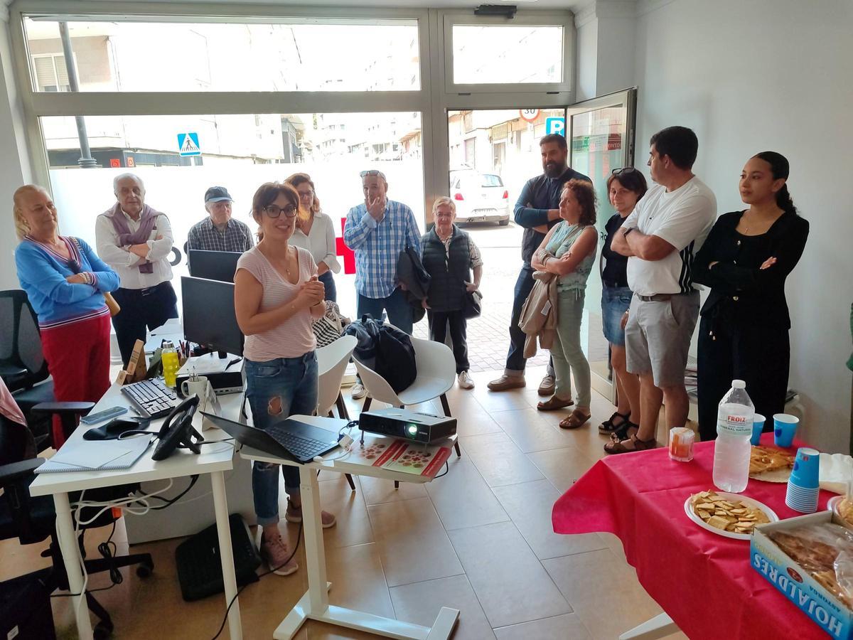Un momento del acto en la Cruz Roja de Cangas por su primer año de actividad de su local en el municipio.