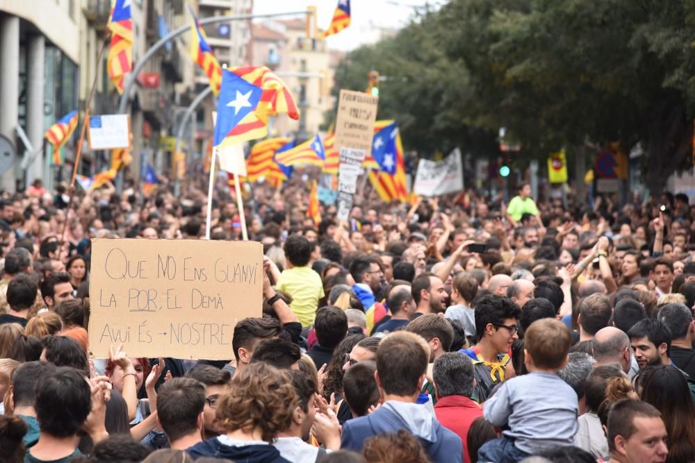 Multitudinària manifestació contra la violència a Manresa