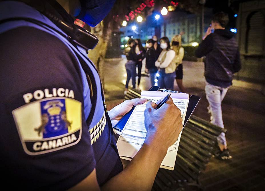 La Policía Local recorre 61 puntos de 
la ciudad para evitar los botellones