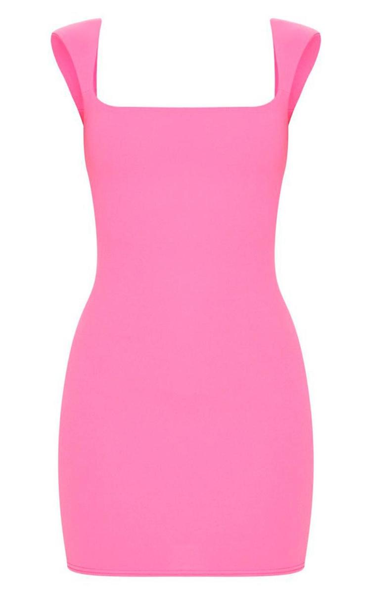 Vestido recto de PrettyLittleThing. (Precio: 16,80 euros)