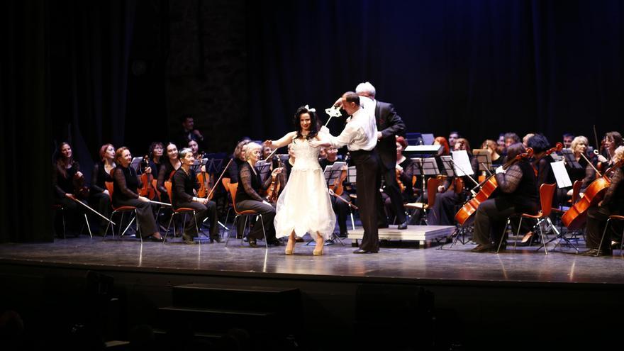 Cáceres se rinde al virtuosismo del concierto de Año Nuevo