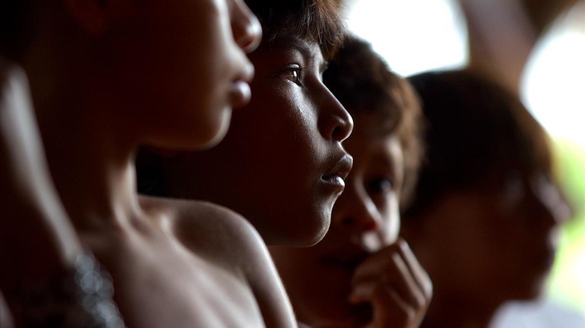 zentauroepp455137 guarani indian children listen during the official presentat170913130613