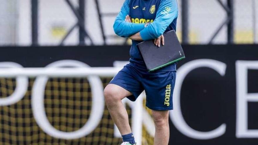 Javier Calleja, en el entrenamiento de ayer. // Villarreal CF