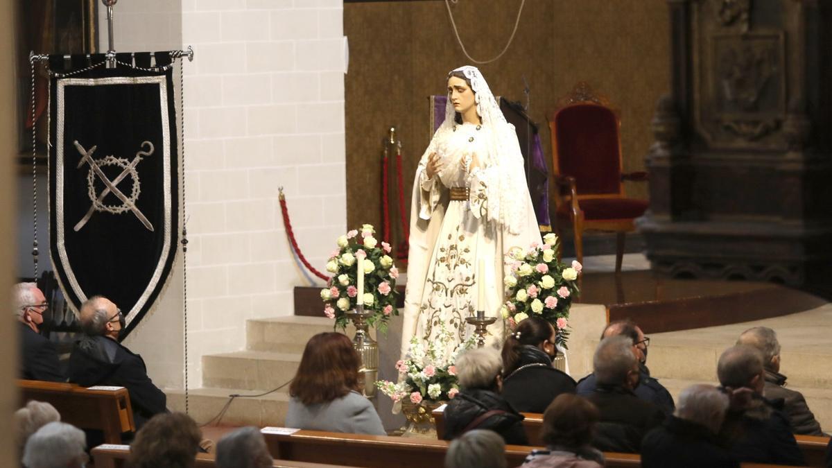 La Virgen Blanca fue presentada en una misa.