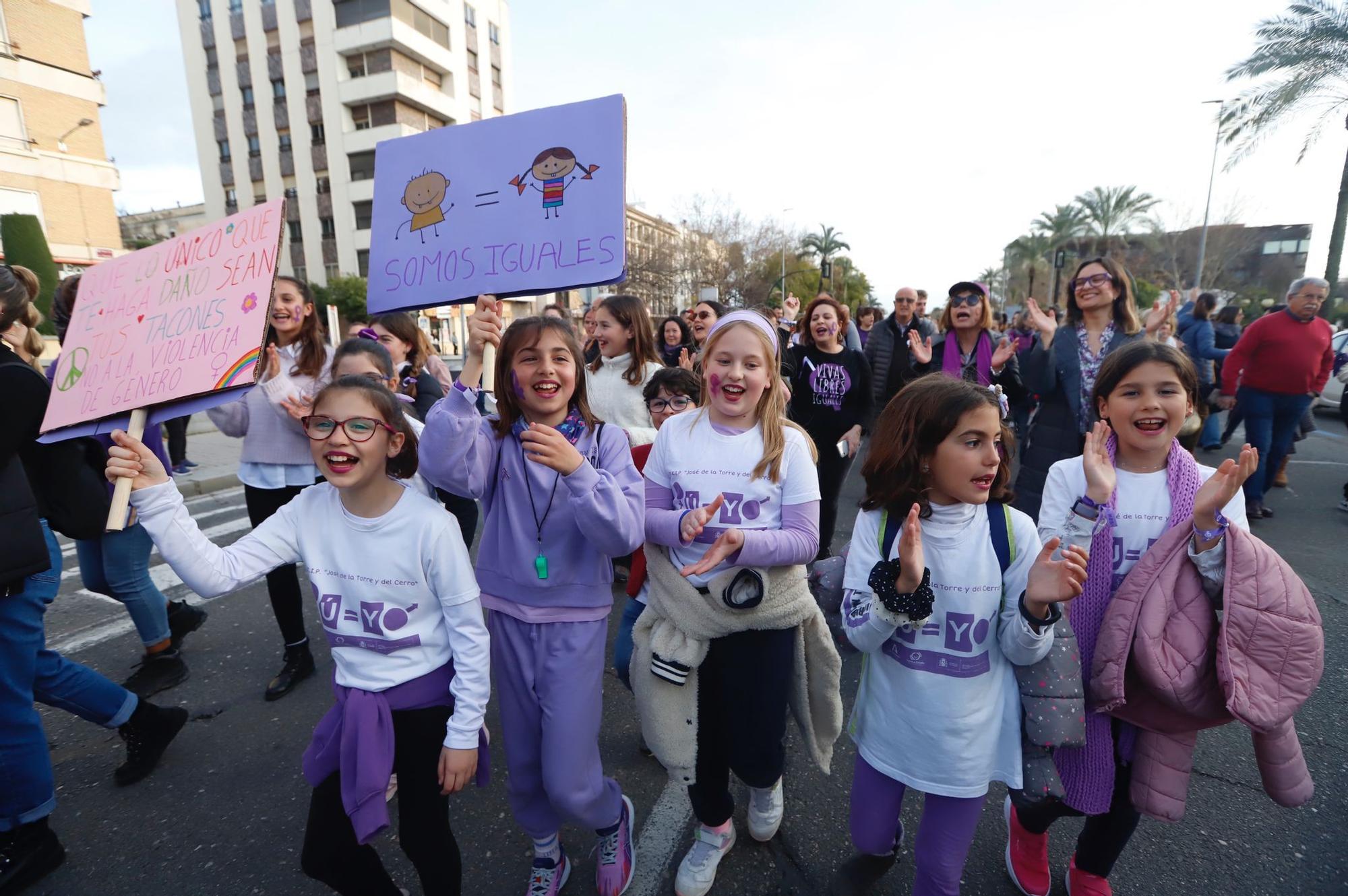 La manifestación del 8M recorre las calles de Córdoba