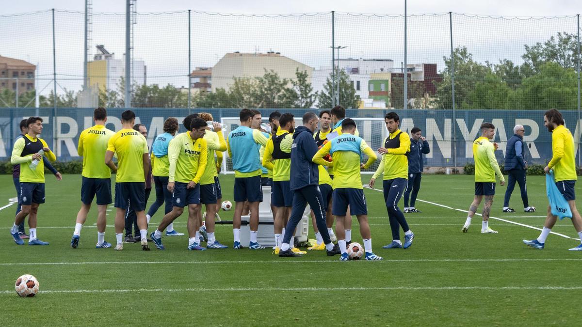 El Villarreal entrena bajo las órdenes de Marcelino de cara al partido contra el Panathinaikos