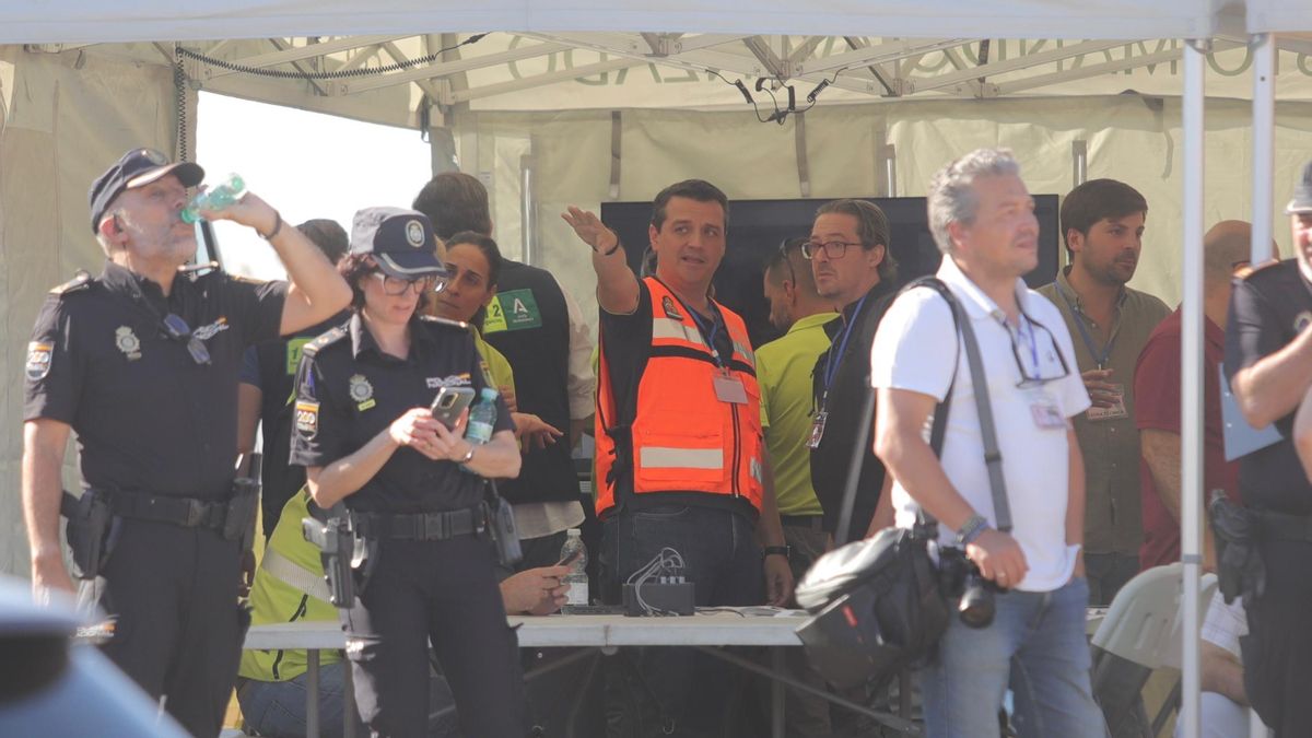 El alcalde de Córdoba, José María Bellido, en el puesto de mando avanzado del incendio de la Sierra de Córdoba.