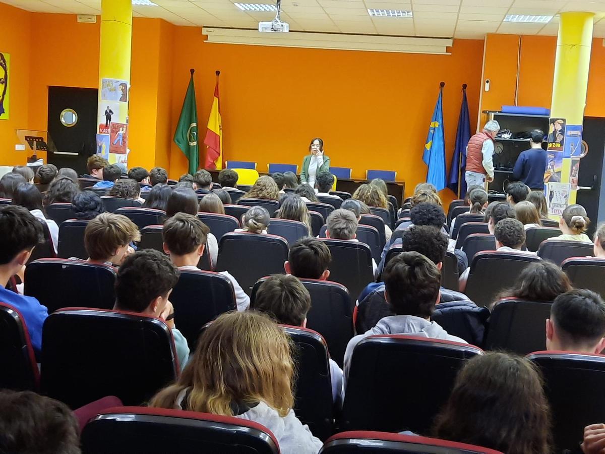 La intervención de Adela Omid en el insytituto cangués.