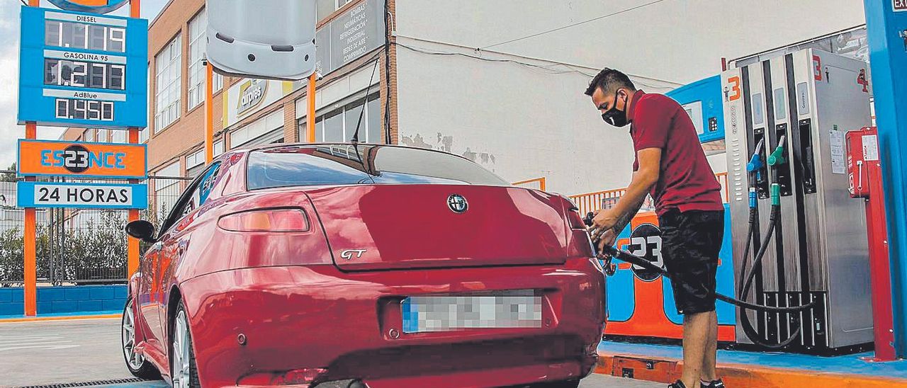 Llenar El Deposito Del Coche En La Vuelta Al Trabajo Costara Este Ano Un 21 Mas Informacion Llenar El Deposito Del Coche En La Vuelta Al Trabajo Costara Este Ano Un 21 Mas Informacion