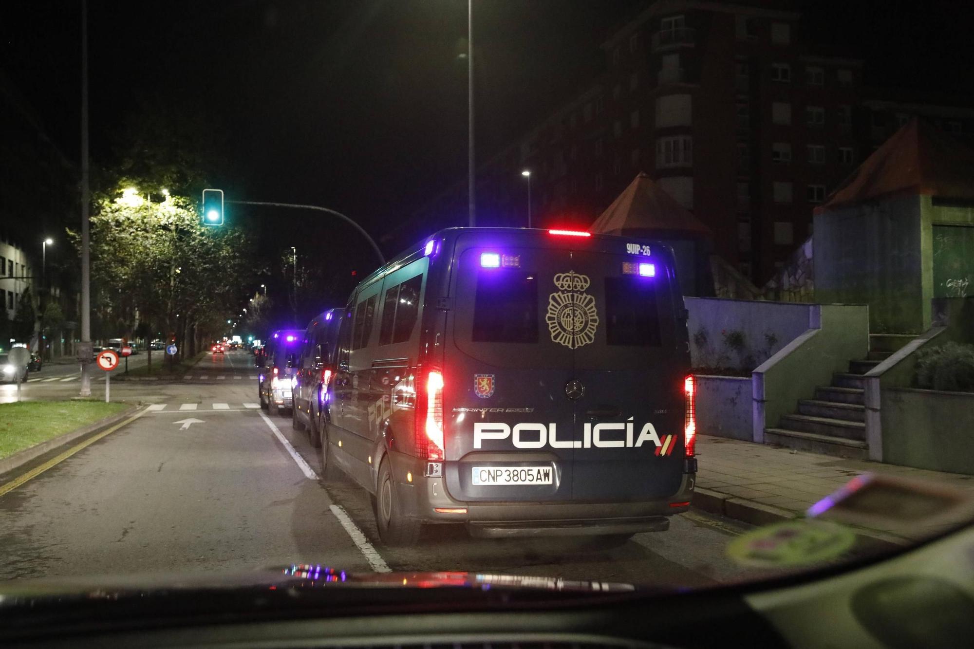 Así vigila la Policía Nacional las zonas de ocio nocturno en Gijón (en imágenes)