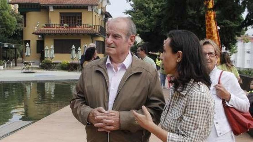 Magín Froiz y María Ramallo, durante la visita. // S.A.