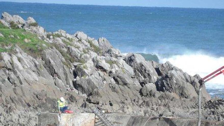 El Ayuntamiento inicia, ocho meses después del argayo, el arreglo de la ladera del Fuxa