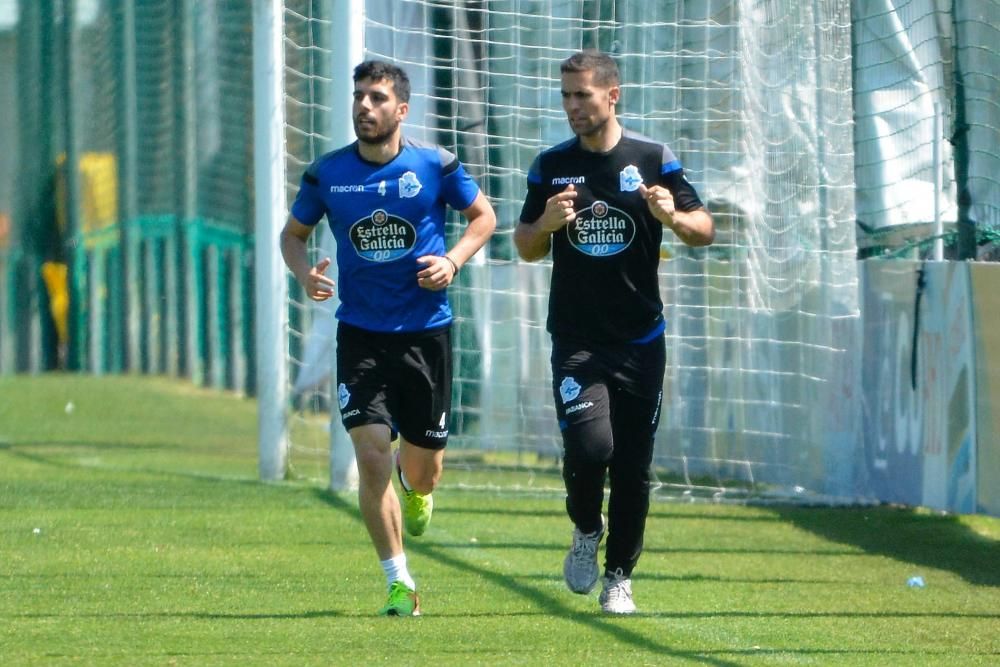 Penúltimo entrenamiento de la plantilla blanquiazul antes de viajar a Mestalla para cerrar la temporada 2017-18.