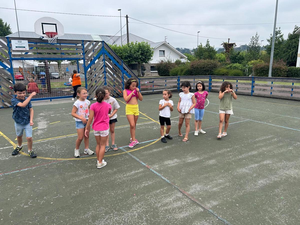 EN IMÁGENES: Niños participando en juegos en Lieres en las colonias urbanas de Siero