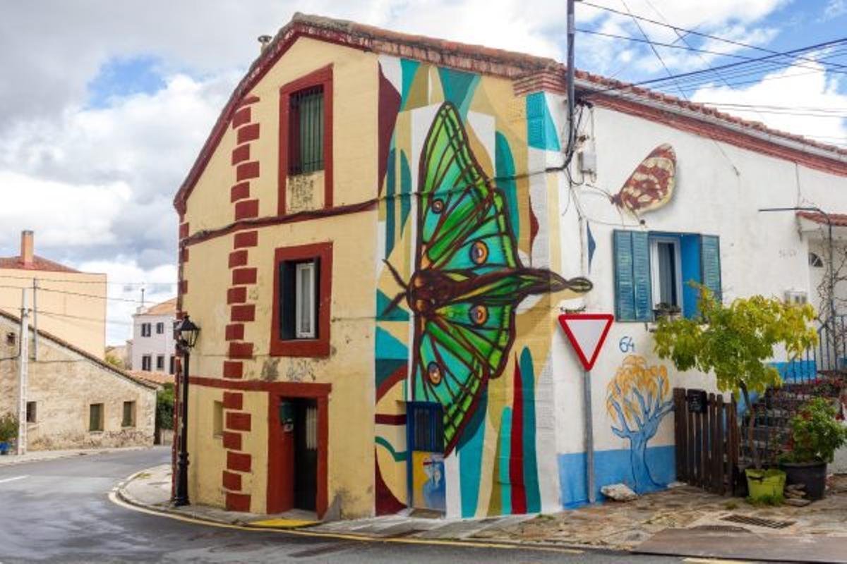 Este mural de Bustarviejo es uno de los que se incluyen en los caminos de 'Paredes que hablan'