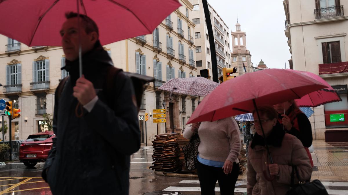 Continúa lloviendo este Domingo de Resurrección en Málaga.
