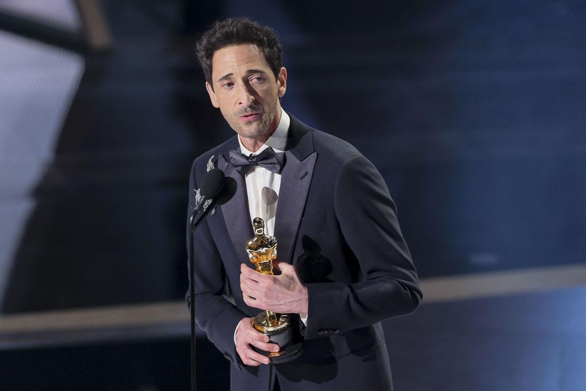 LOS ANGELES (United States), 03/03/2025.- Adrien Brody accepts the Oscar for Best Performance By An Actor In A Leading Role for  ‘The Brutalist’ during the 97th annual Academy Awards ceremony at the Dolby Theatre in the Hollywood neighborhood of Los Angeles, California, USA, 02 March 2025.  EFE/EPA/ALLISON DINNER