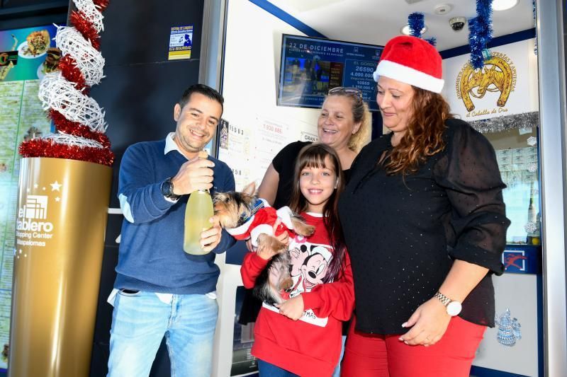 22-12-19  GRAN CANARIA. ZONA SUR. SAN BARTOLOME DE TIRAJANA. Seguimiento de la Loteria de Navidad en la Zona Sur, en la foto la Administracion de Loteria del Centro Comercial El Tablero que dio un 5º Premio. Fotos: Juan Castro.  | 22/12/2019 | Fotógrafo: Juan Carlos Castro