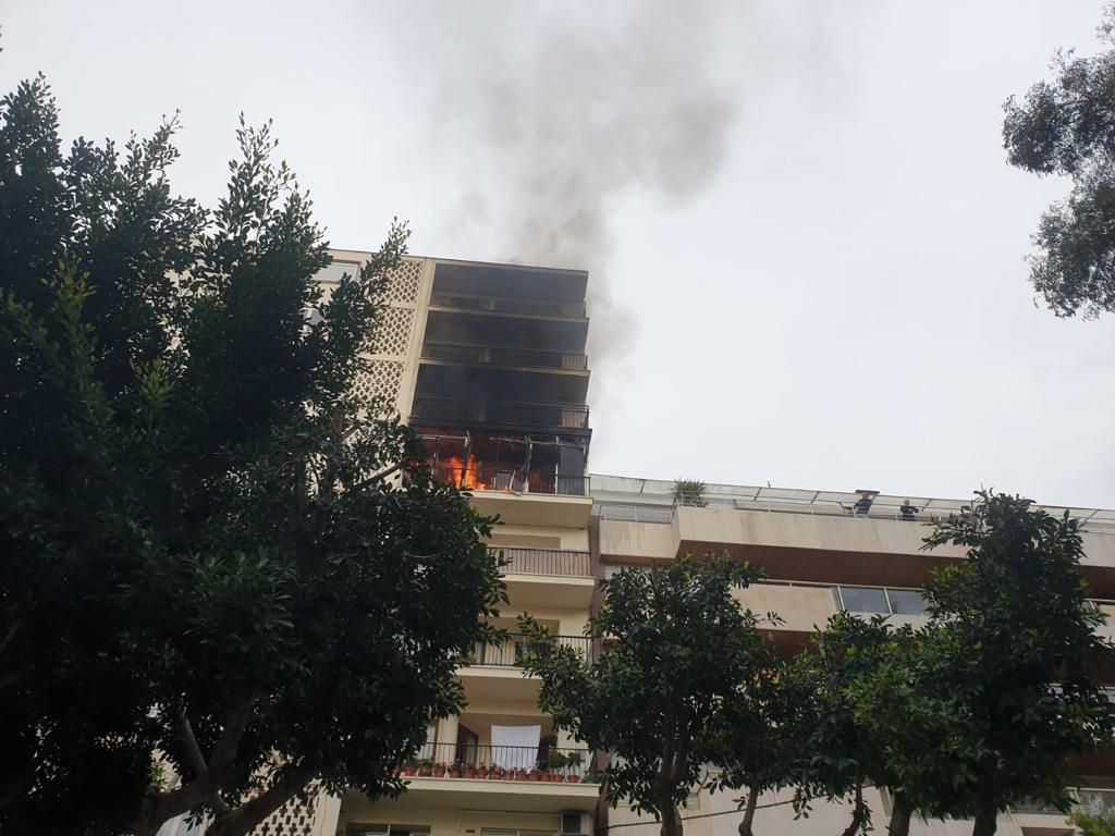 Alarma por un gran incendio en el centro de Ibiza