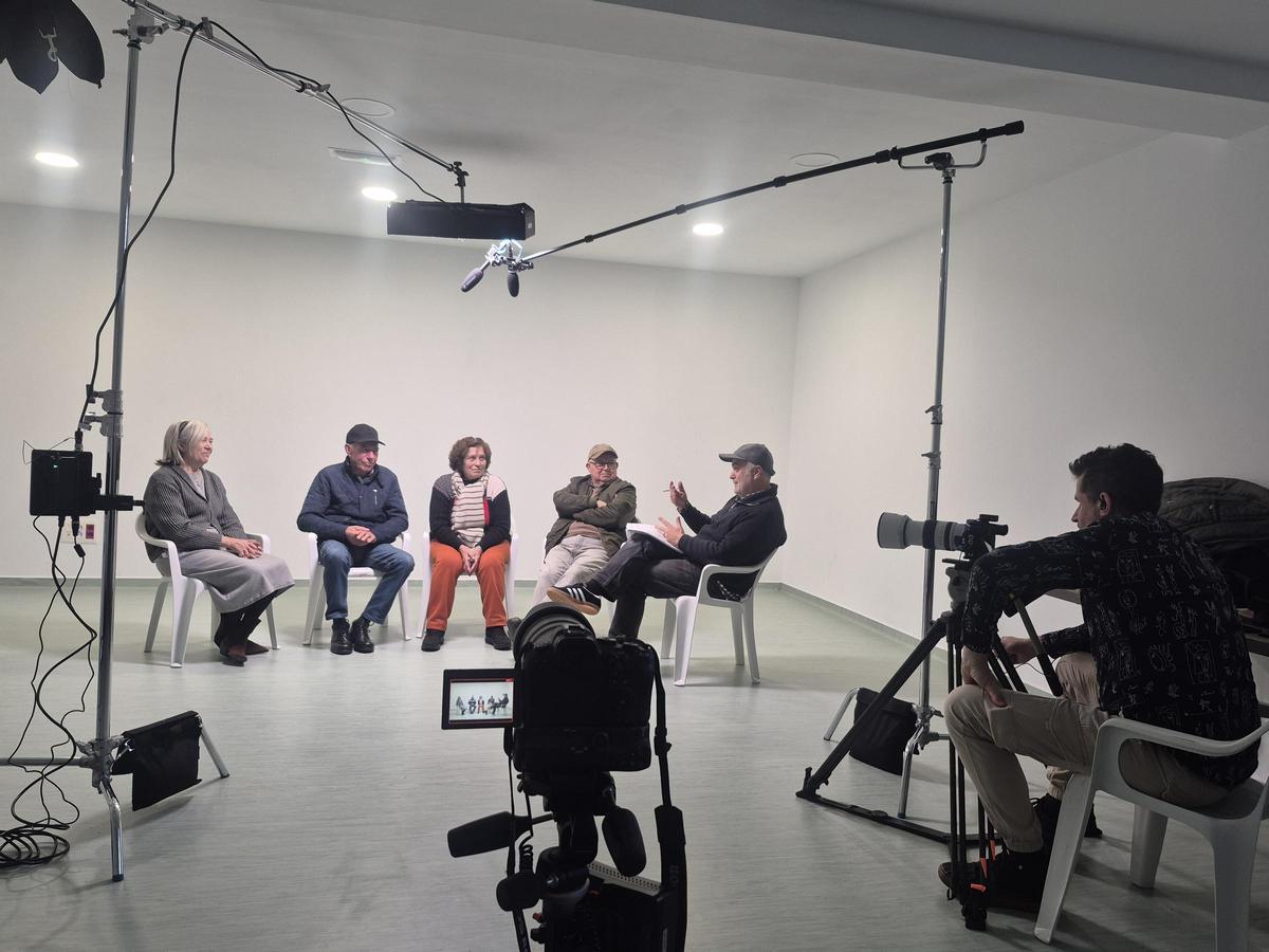 Las primeras grabaciones de los vecinos de Erboedo para el documental sobre emigración