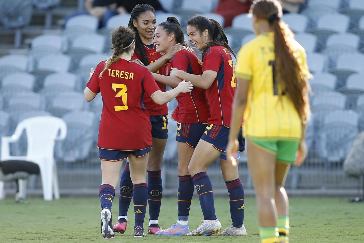 Espanya supera amb nota la primera prova abans del Mundial contra Jamaica (3-0)