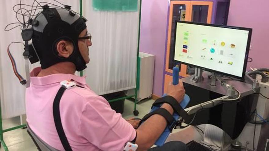 El Hospital de Orihuela aplica robótica rehabilitadora para daños neurológicos
