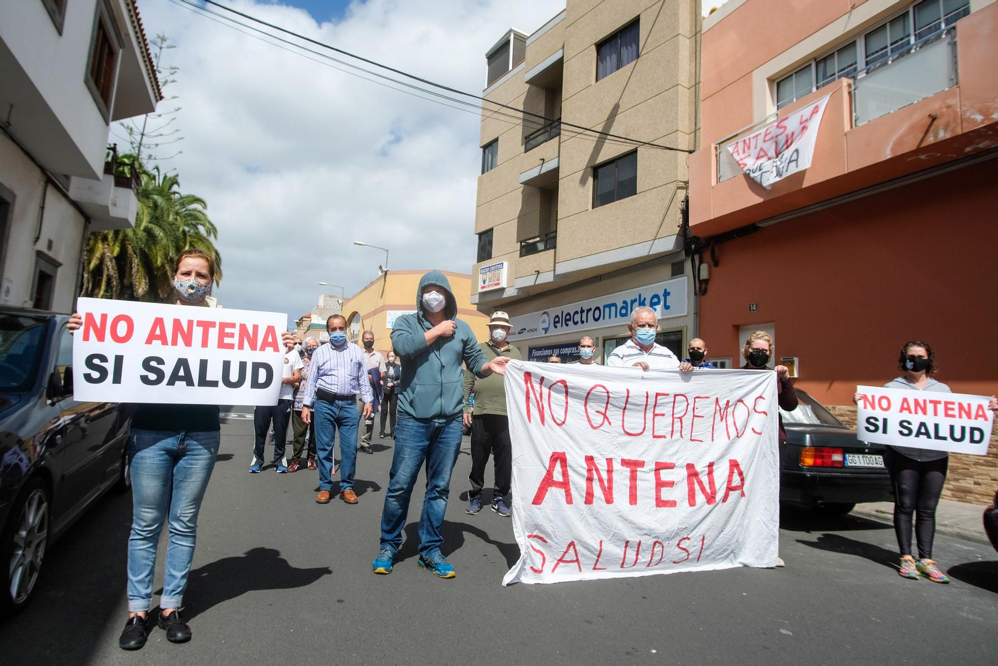 Protesta vecinal en Lomo Los Frailes por la colocación de antenas