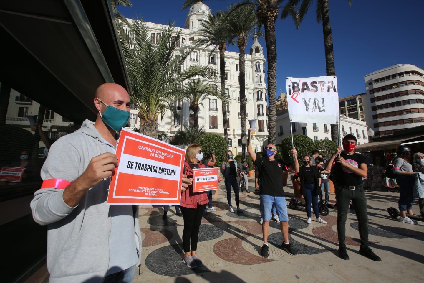 Una protesta de la hostelería colapsa el centro de Alicante