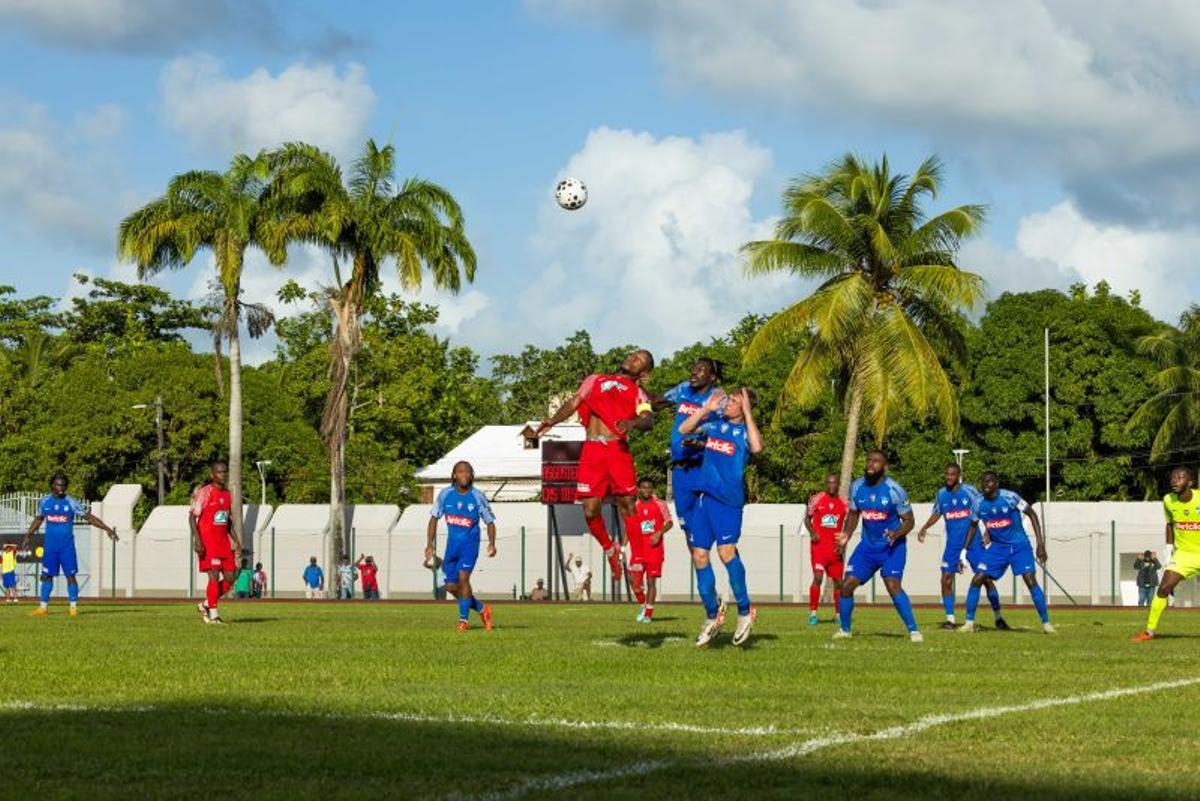 El AS Le Gosier durante el partido ante el Oissel